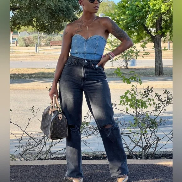 High Rise Jeans - Picture 4 of 4